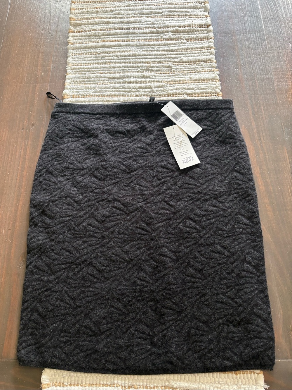 NEW! Eileen Fisher short straight skirt